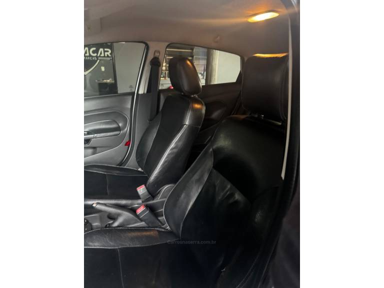 FORD - FIESTA - 2017/2017 - Branca - R$ 54.900,00