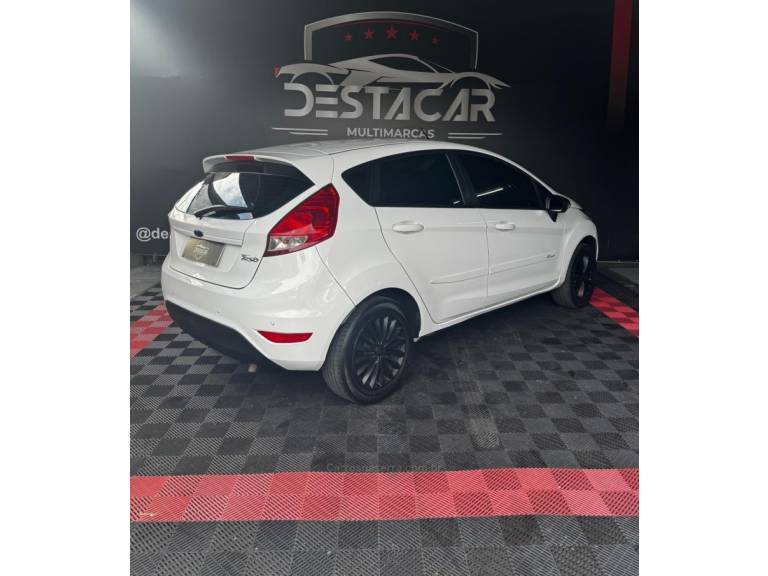 FORD - FIESTA - 2017/2017 - Branca - R$ 54.900,00
