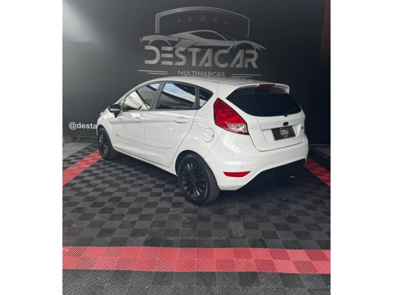 FORD - FIESTA - 2017/2017 - Branca - R$ 54.900,00