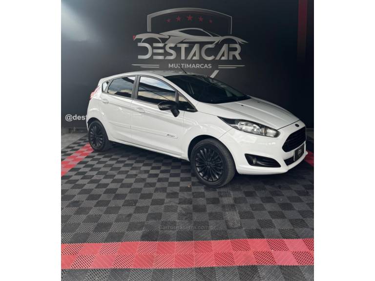 FORD - FIESTA - 2017/2017 - Branca - R$ 54.900,00